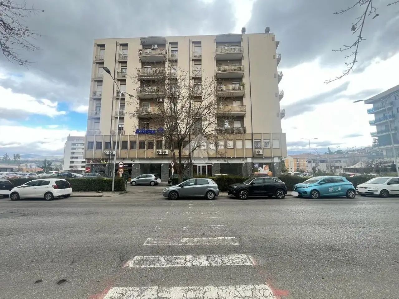 Negozio in Viale Giovanni E Francesca Falcone 54, Cosenza, {3} - Foto 1