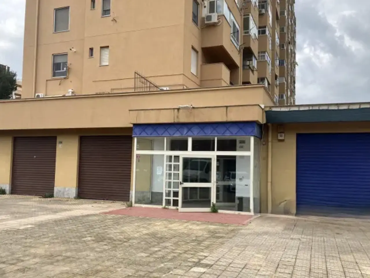 Negozio in Viale Croce Rossa 226, Palermo, {3} - Foto 1