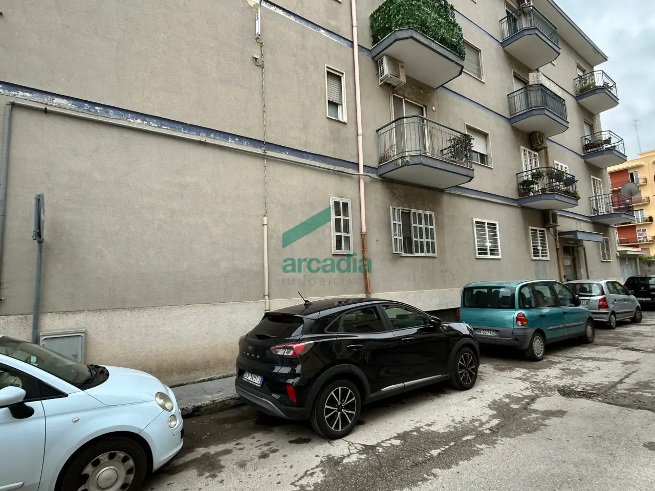 Parcheggio chiuso in Via Monte San Michele 104, Bari, {3} - Foto 2