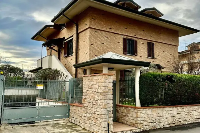 Villa in Via Giacomo Matteotti 140, Agrate Brianza - Foto 1