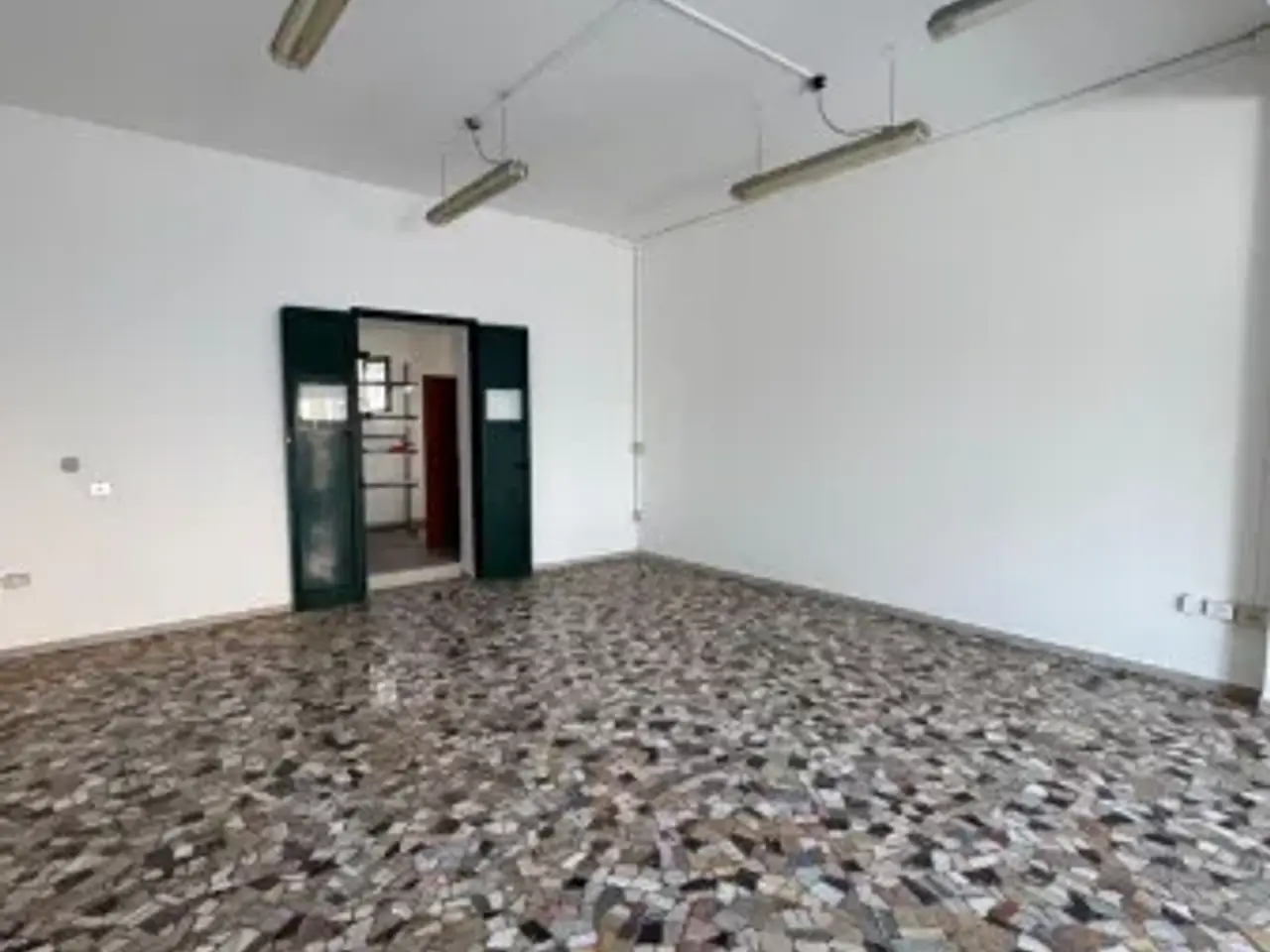 Negozio in Via Girolamo Fabrici d'Acquapendente, Padova, {3} - Foto 2