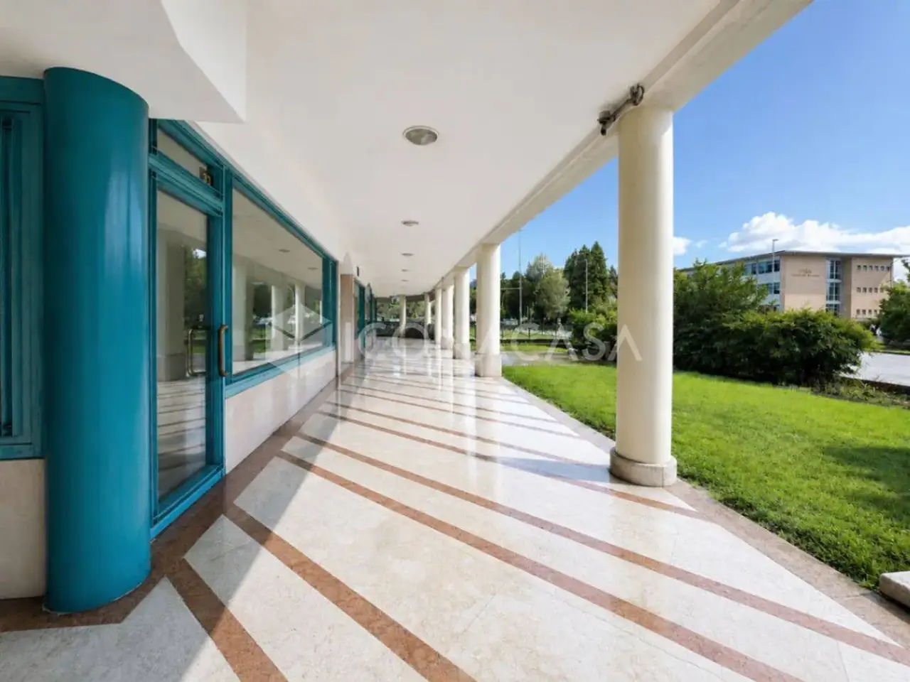 Negozio in Viale Ventinove Aprile 32, Schio, {3} - Foto 1