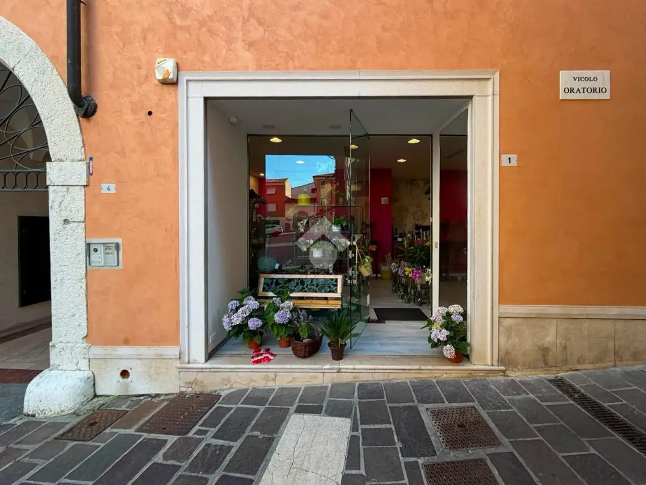 Negozio in Piazza Duomo 1, Desenzano Del Garda, {3} - Foto 1