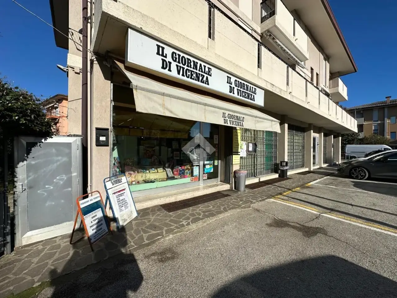 Negozio in Via Val d'Aosta 14, Bassano Del Grappa, {3} - Foto 2