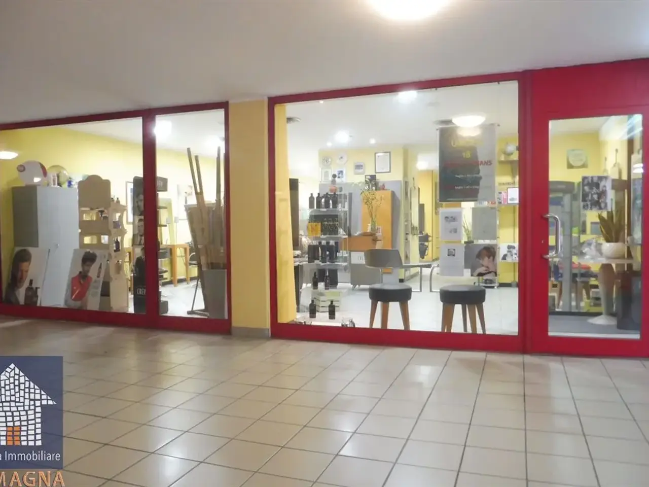 Negozio in Via Cavina, Ravenna, {3} - Foto 1