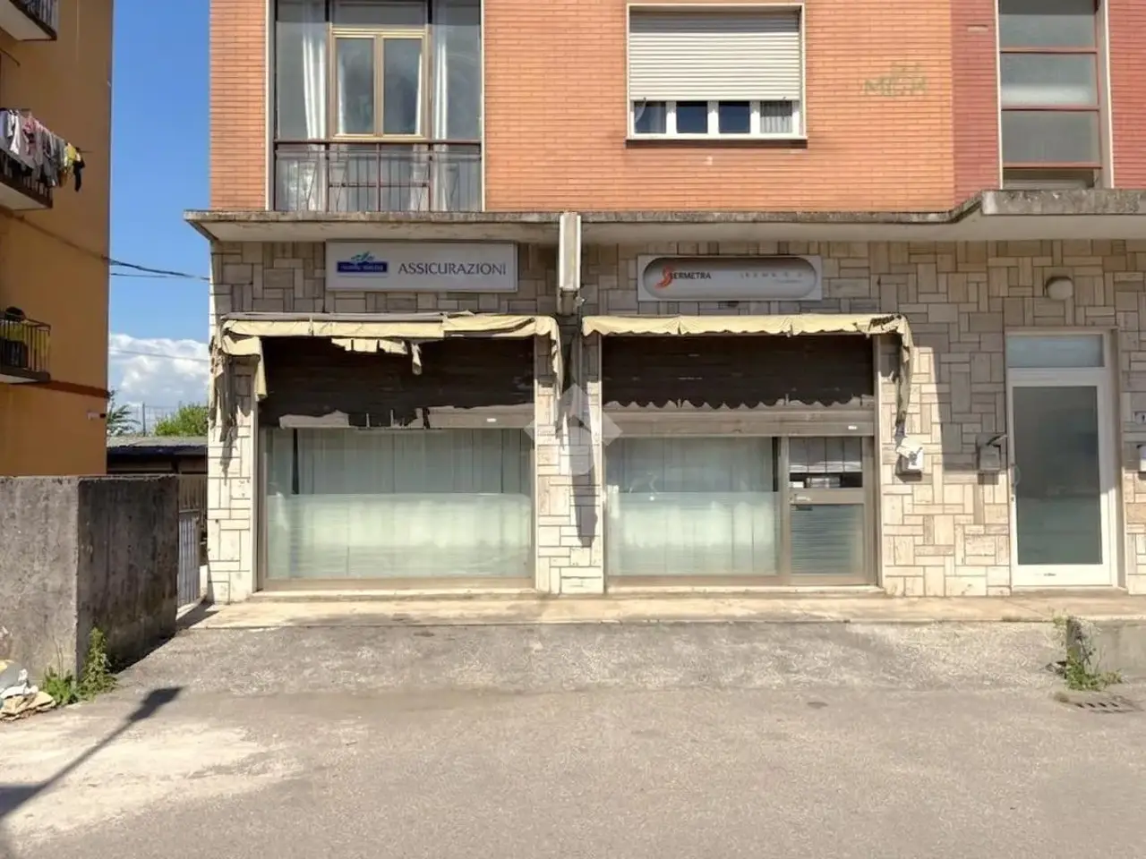 Negozio in Via Fogazzaro 10, Montecchio Maggiore, {3} - Foto 1