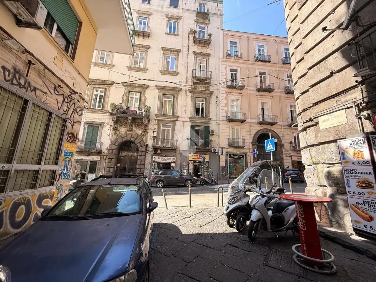 Negozio in Vico Monteleone 4, Napoli, {3} - Foto 2