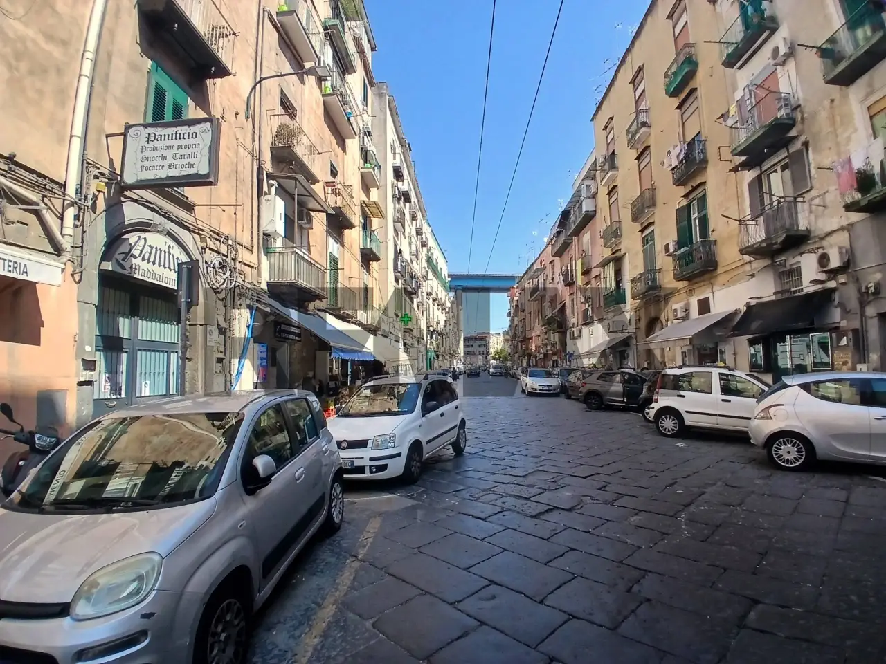 Negozio in Via Santi Giovanni E Paolo 139, Napoli, {3} - Foto 2