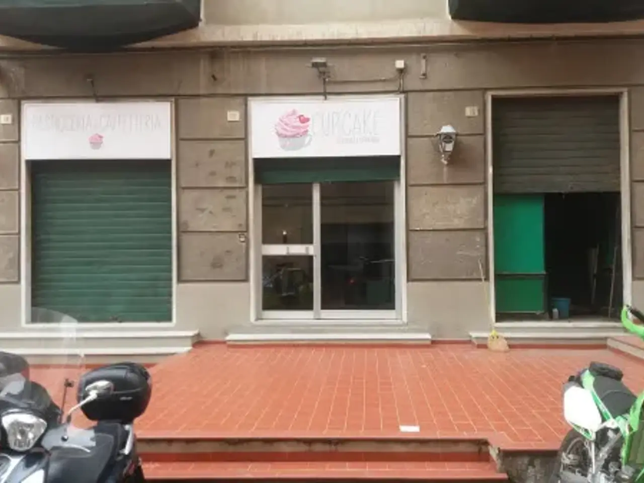 Negozio in Via Camillo Vianson 14r, Genova, {3} - Foto 1