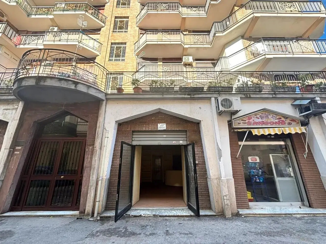 Negozio in Via Alcide dei Gasperi, Mugnano Di Napoli, {3} - Foto 1