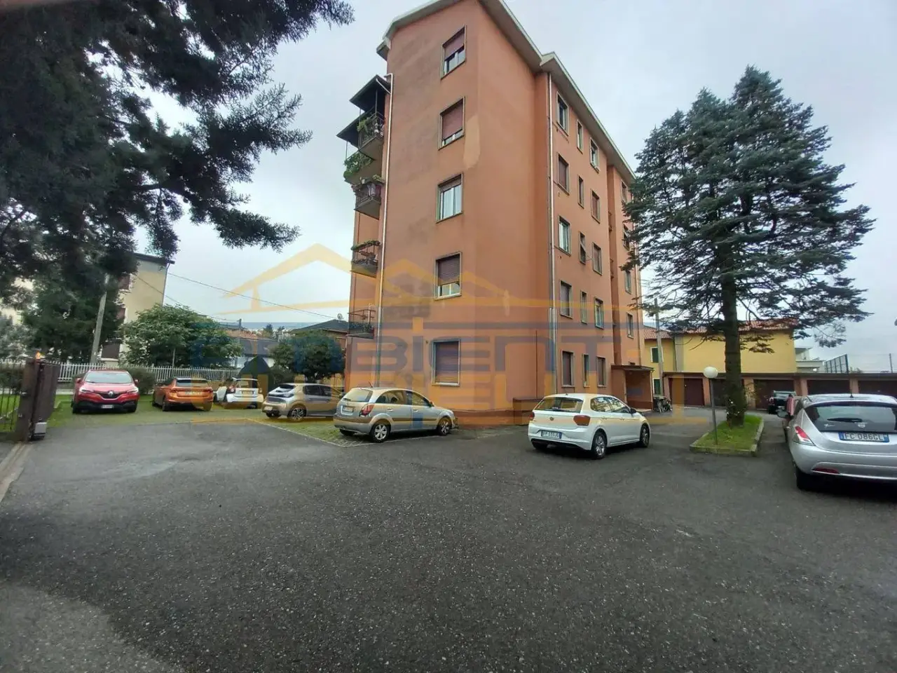 Magazzino in Via Fratelli Cernuschi 10, Merate, {3} - Foto 1
