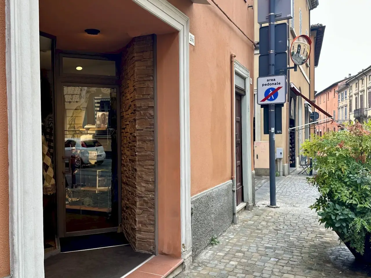 Locale commerciale in Via Emilia 266, Imola, {3} - Foto 2