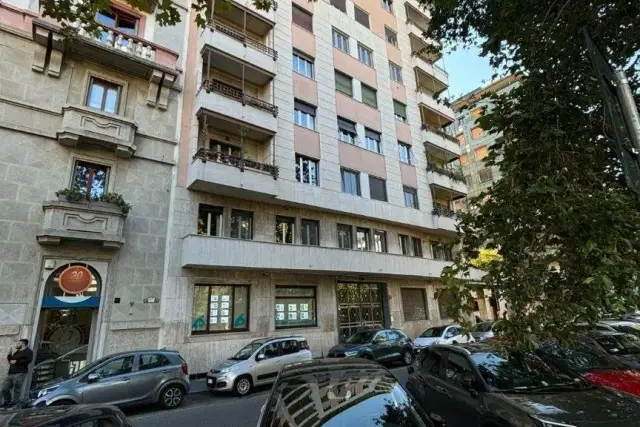 Gemeinschaftsbüro in Viale Cassiodoro 28, Milano - Foto 1