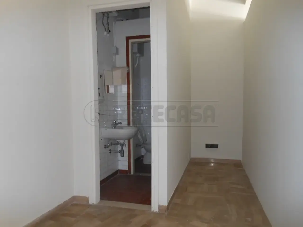 Palazzina commerciale in , Bassano Del Grappa, {3} - Foto 1