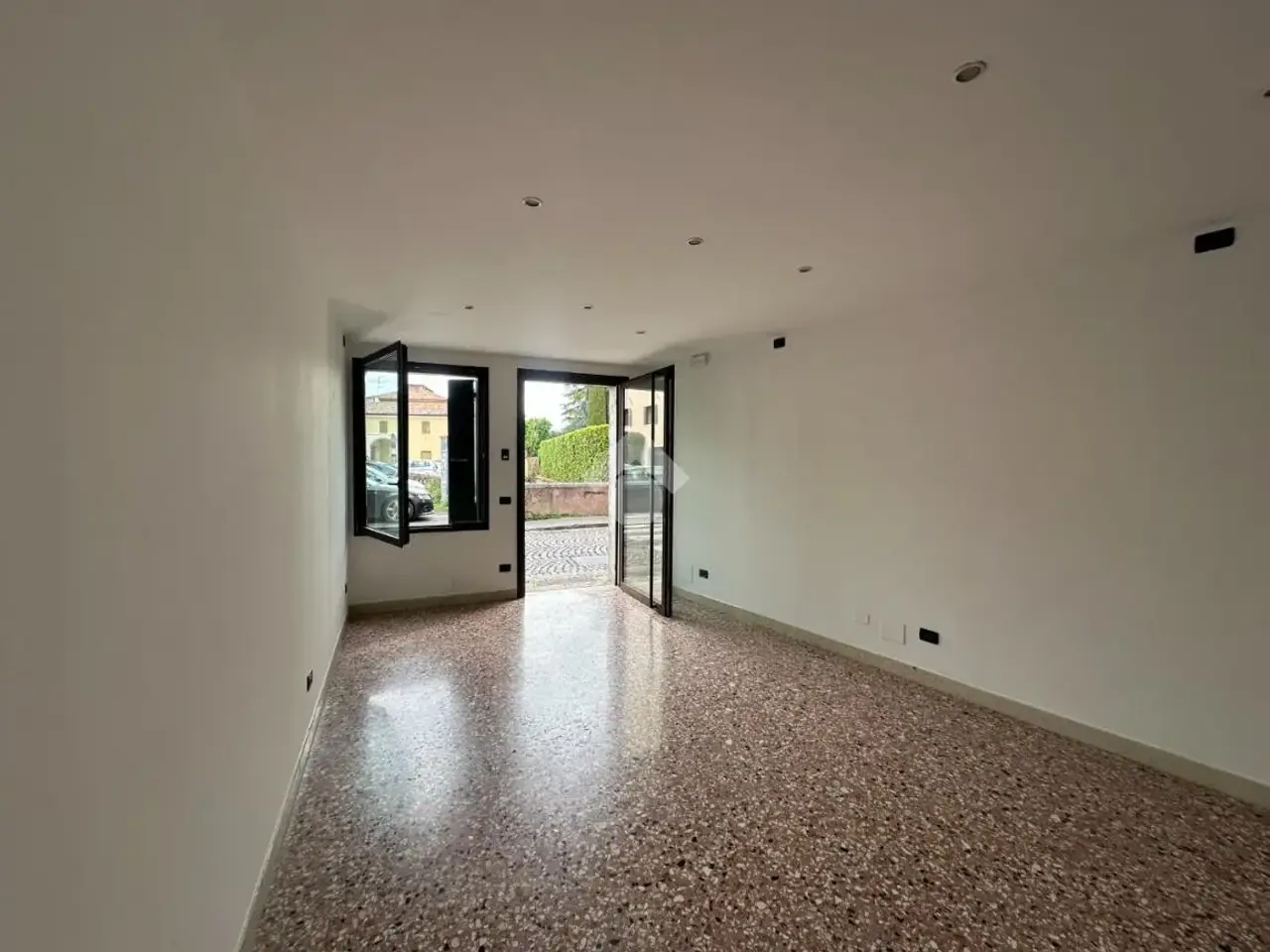Negozio in Borgo Pieve 6, Castelfranco Veneto, {3} - Foto 1