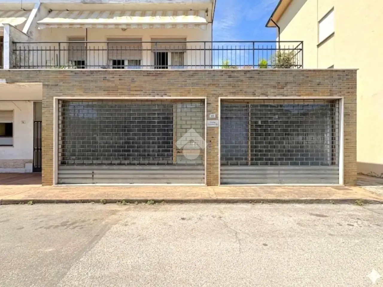 Negozio in Via Manzoni 52, Montecchio Maggiore, {3} - Foto 1