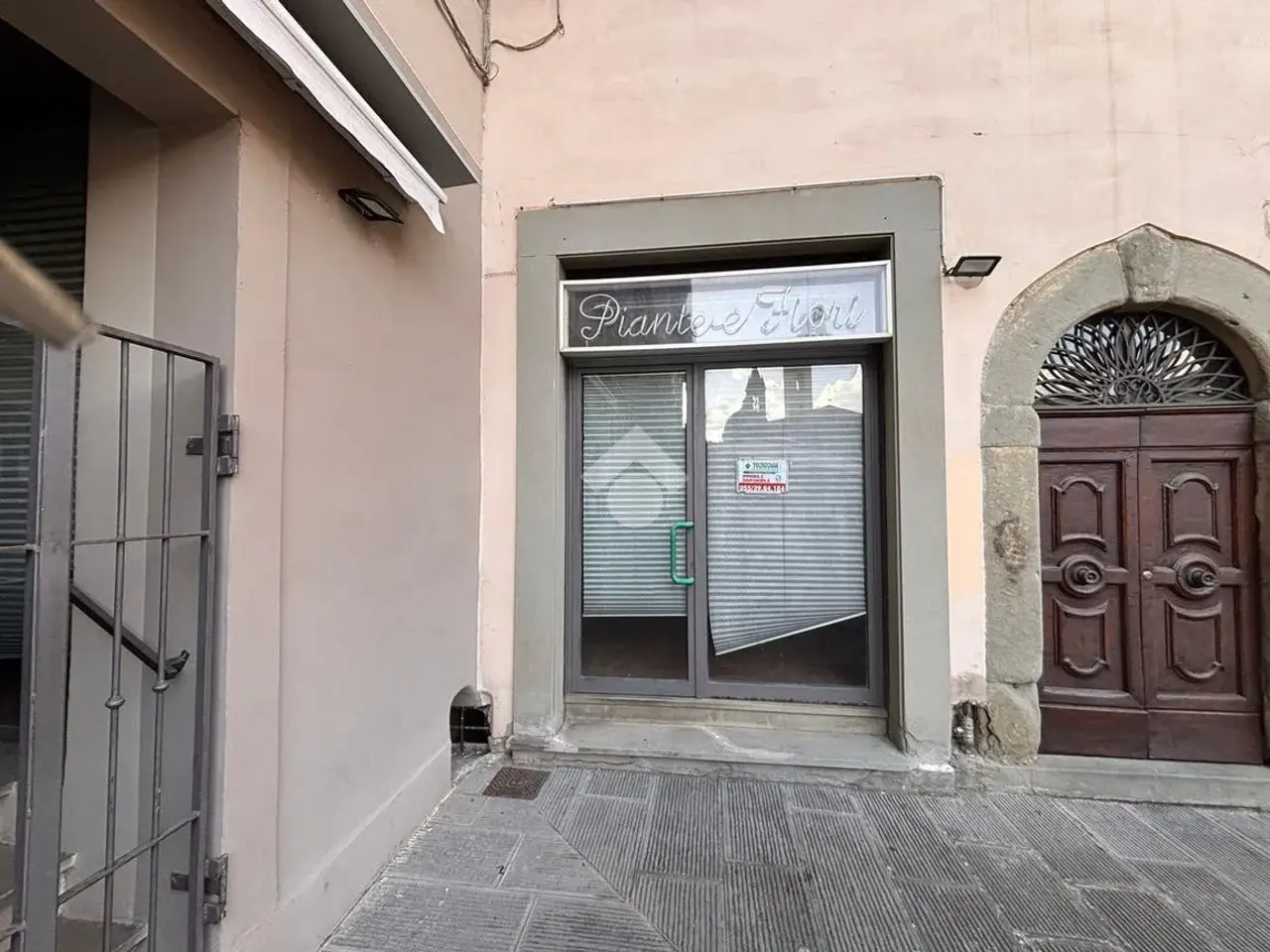 Negozio in Piazza Cavour 6, San Giovanni Valdarno, {3} - Foto 2