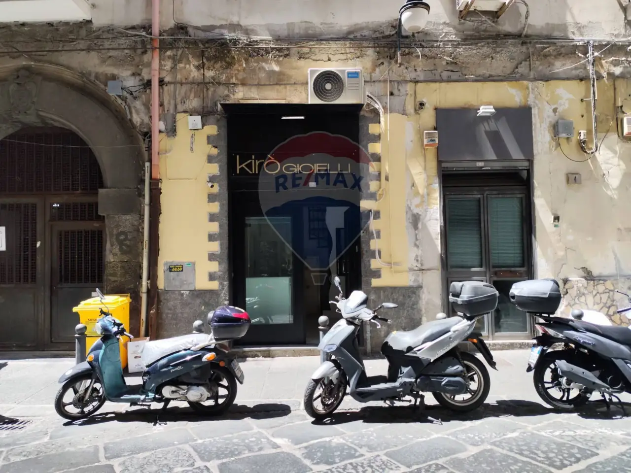 Negozio in Vico I Piazza Larga 6, Napoli, {3} - Foto 2