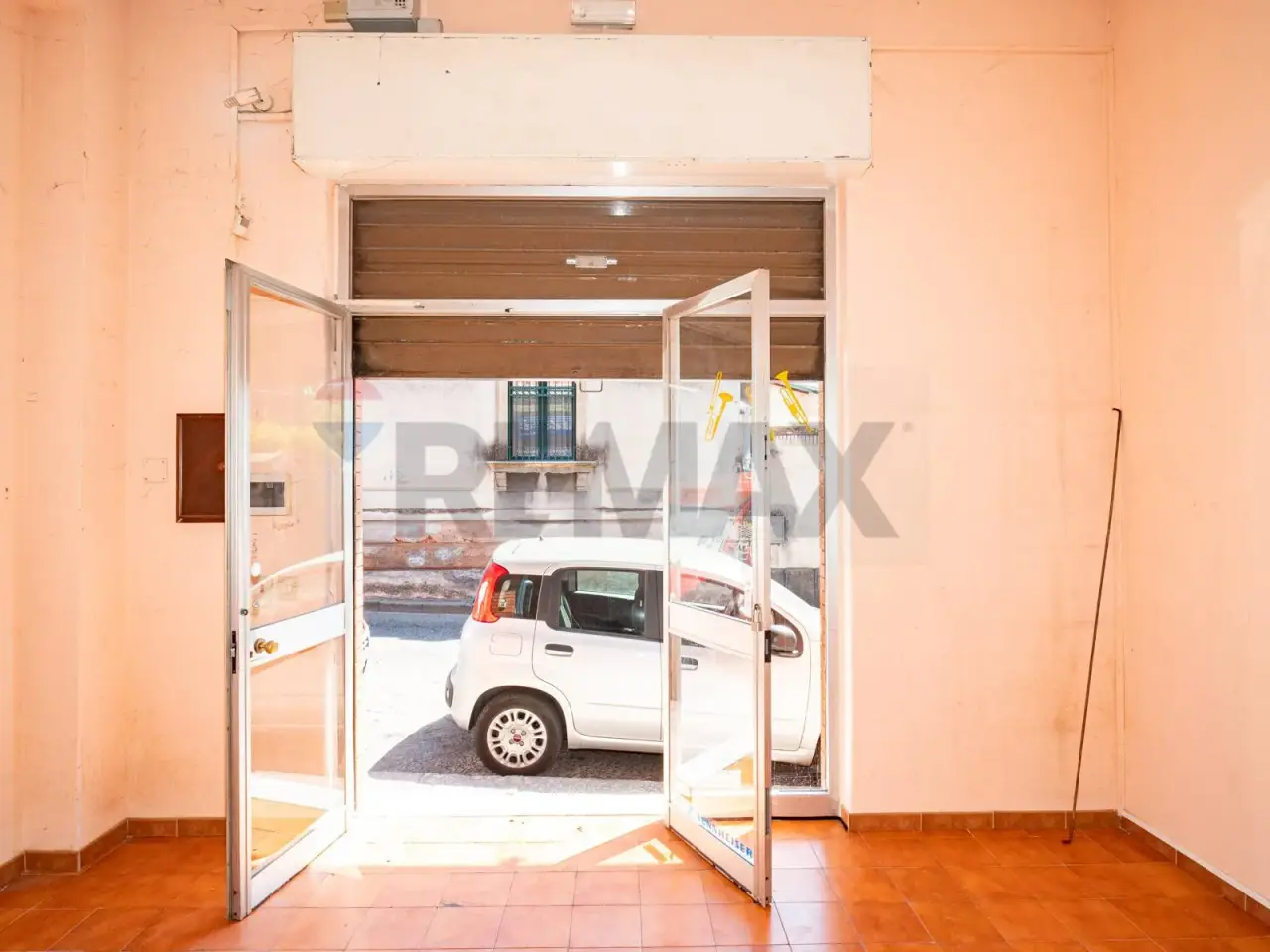 Negozio in Via Mirone 16, Viagrande, {3} - Foto 1