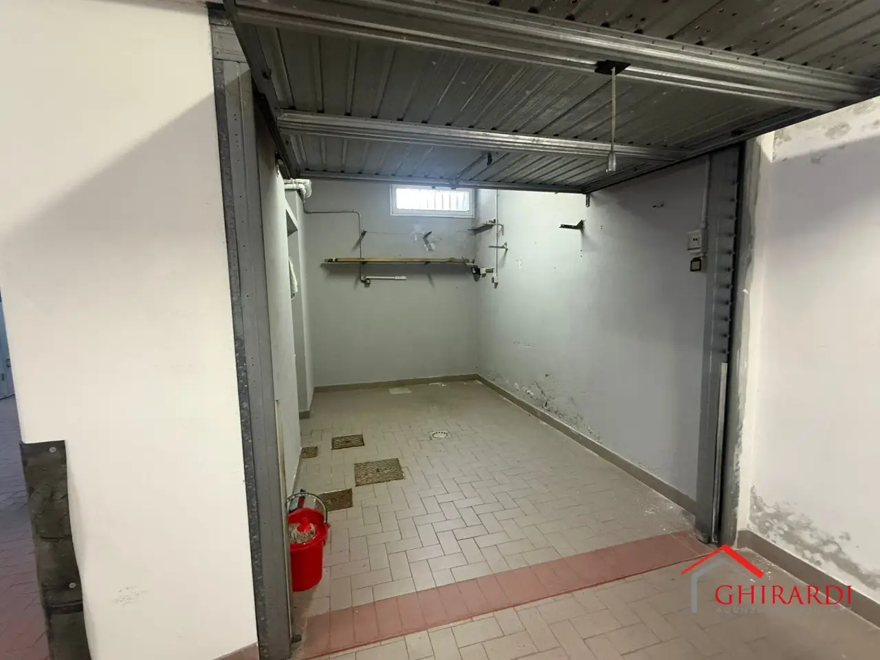 Parcheggio chiuso in Ursone 46r, Genova, {3} - Foto 1