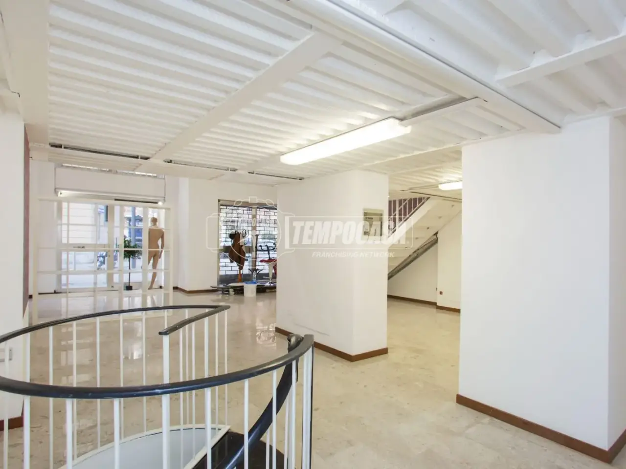 Negozio in Via Francesco Melzi d'Eril 3, Milano, {3} - Foto 1