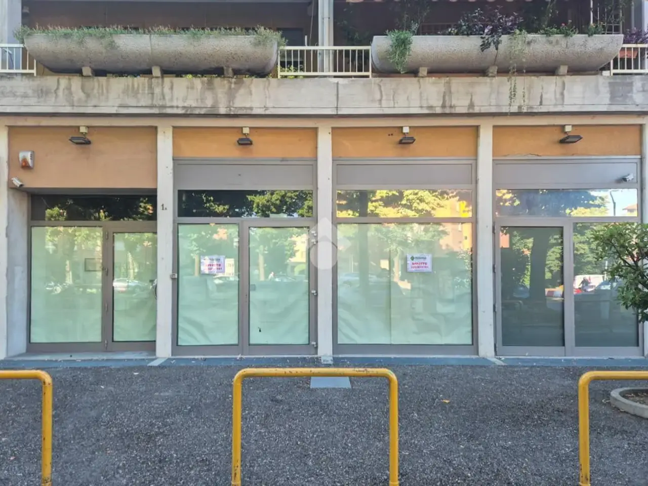 Negozio in Via Martiri della Resistenza 1, Piacenza, {3} - Foto 1