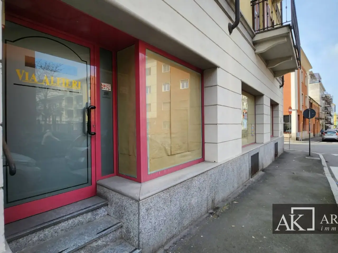 Negozio in Via Alfieri 5, Novara, {3} - Foto 1