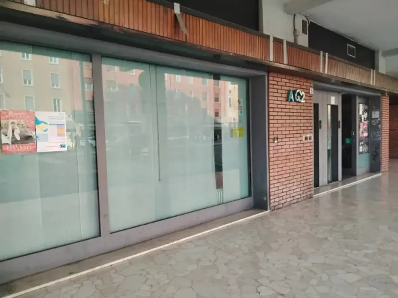Negozio in Piazza Cesare Battisti 5, Brescia, {3} - Foto 2