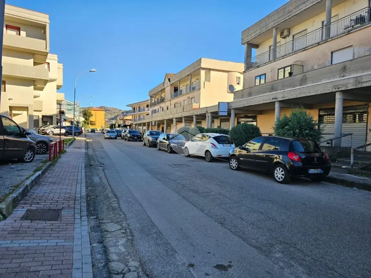 Negozio in Via Angelo Domenici 48, Montesarchio, {3} - Foto 1