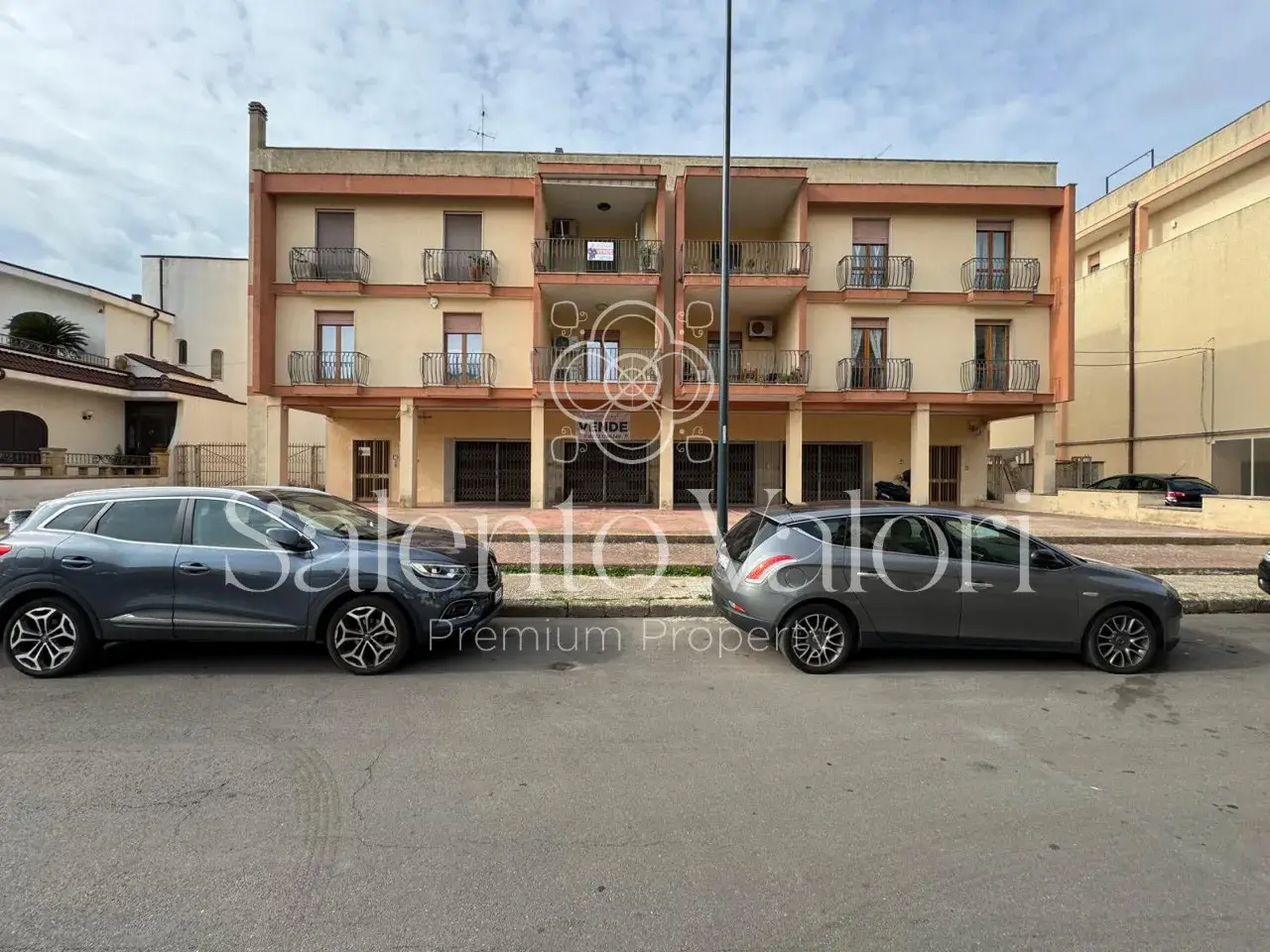 Esercizio commerciale in Piazzetta Terranova, Parabita, {3} - Foto 1