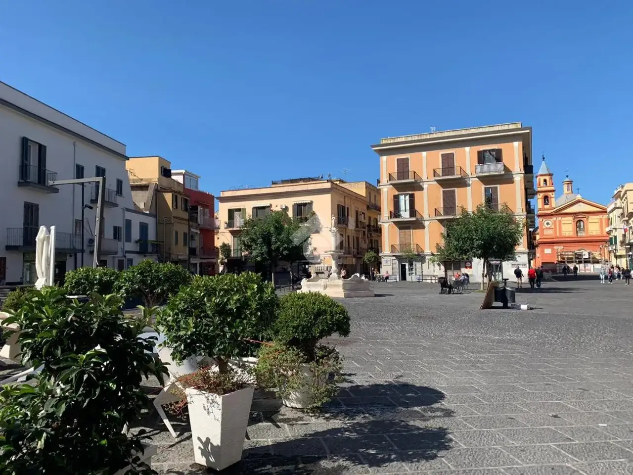 Negozio in Piazza della Repubblica 100, Pozzuoli, {3} - Foto 1
