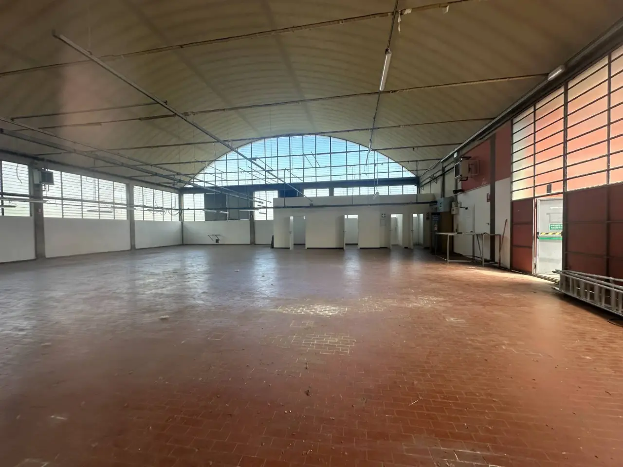 Esercizio commerciale in Camigliano 59, Capannori, {3} - Foto 1