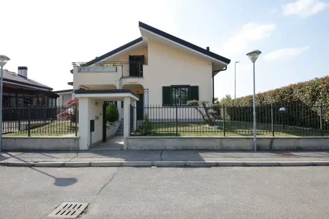 Villa in Via Caduti di Nassiriya, Parabiago - Foto 1