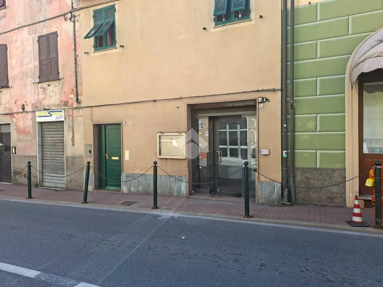 Negozio in Via Pietro Ratto 8, Busalla, {3} - Foto 1