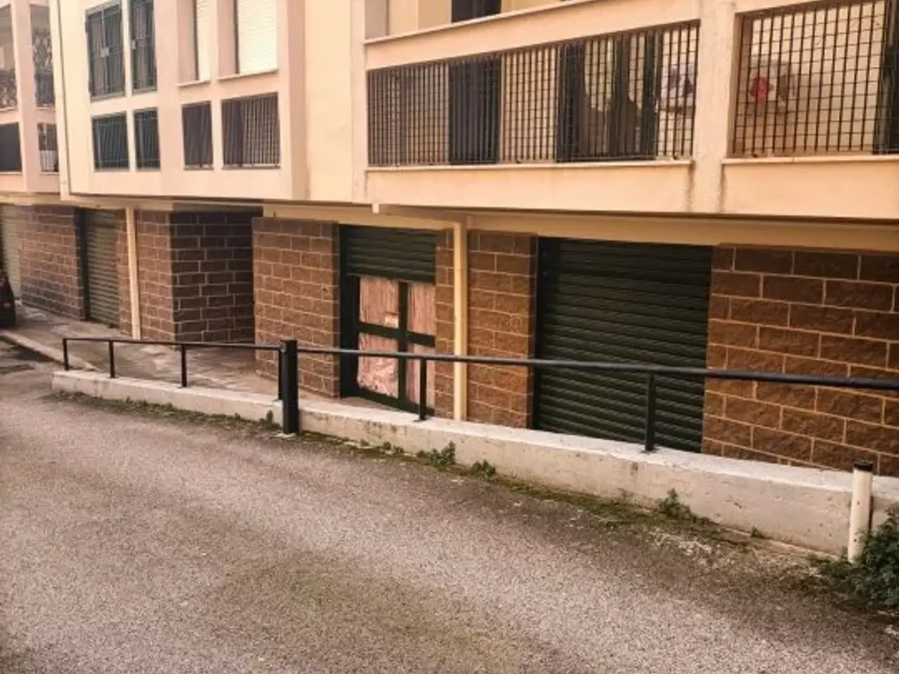 Negozio in Via Vincenzo Mastrorocco 44, Acquaviva Delle Fonti, {3} - Foto 1