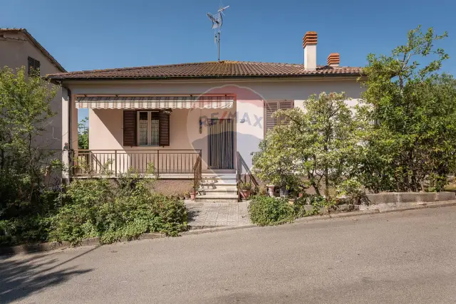 Casa indipendente in vendita, Via Guglielmo Marconi 15, Rosora - Foto 1
