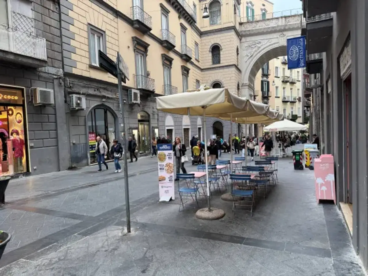 Magazzino in Via Chiaia, Napoli, {3} - Foto 1