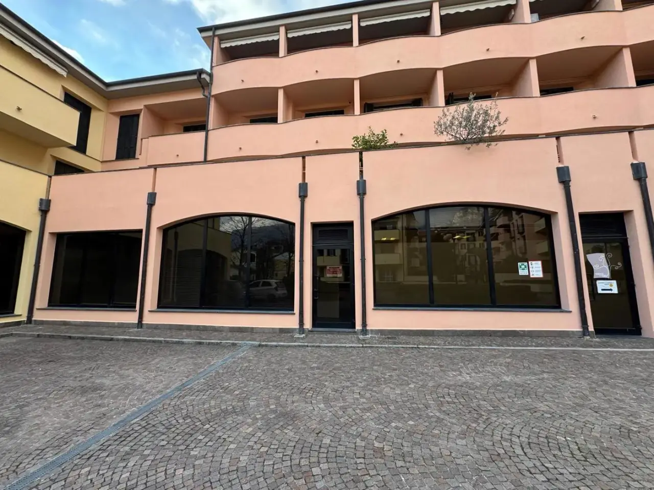 Negozio in Via Solferino 11, Lecco, {3} - Foto 2