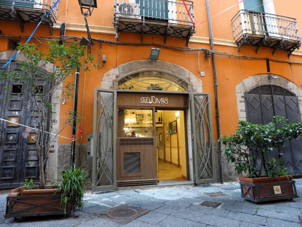 Negozio in Via Giovanni da Procida 50, Salerno, {3} - Foto 2