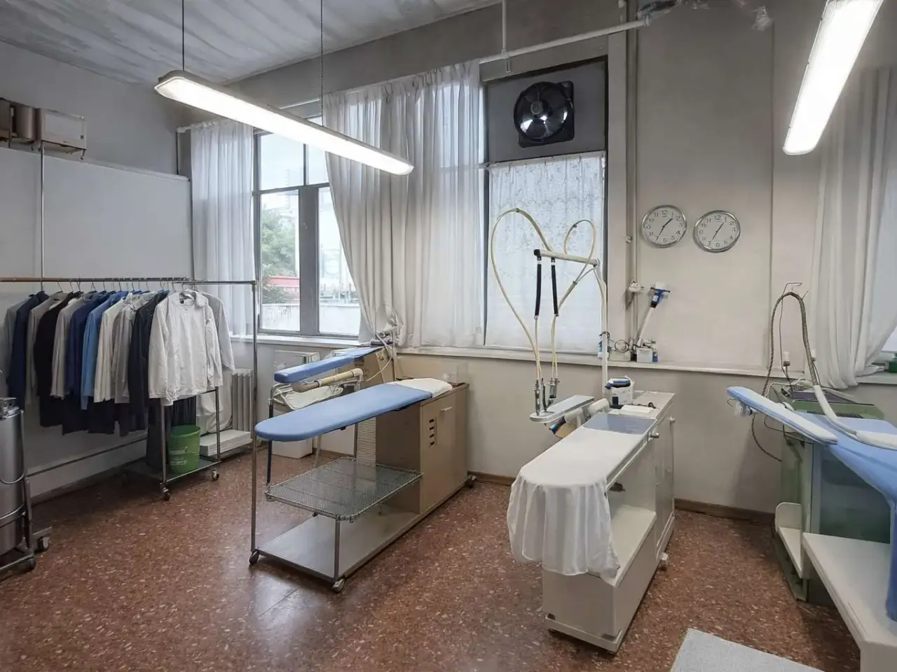 Negozio in Via Martiri della Resistenza 80, Ancona, {3} - Foto 2