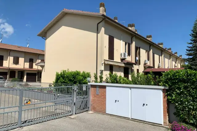 Terraced house in Stradello Chiesa 2, Molinella - Photo 1