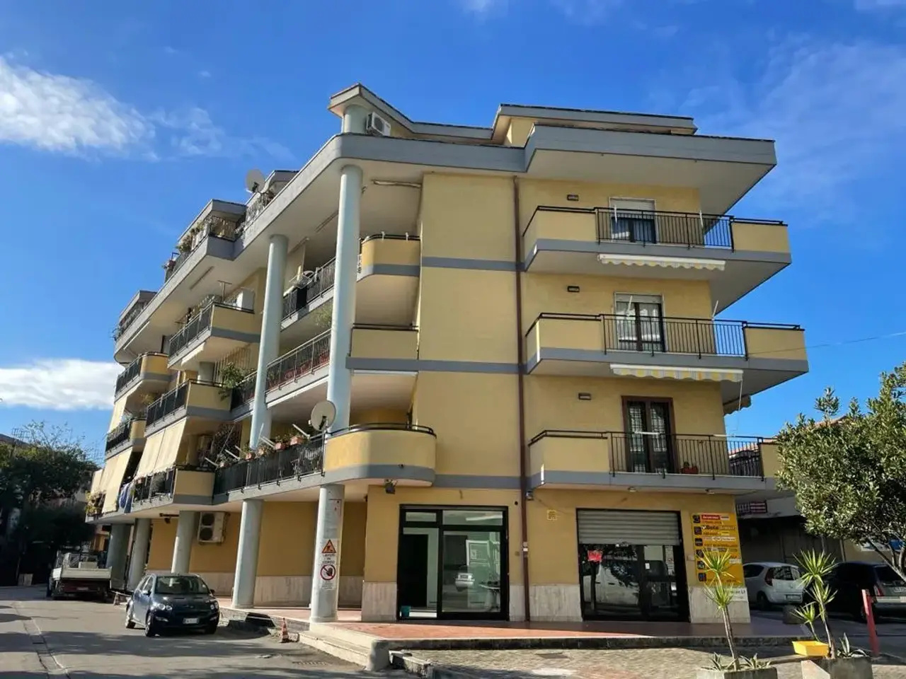Negozio in Via Belvedere, Battipaglia, {3} - Foto 1
