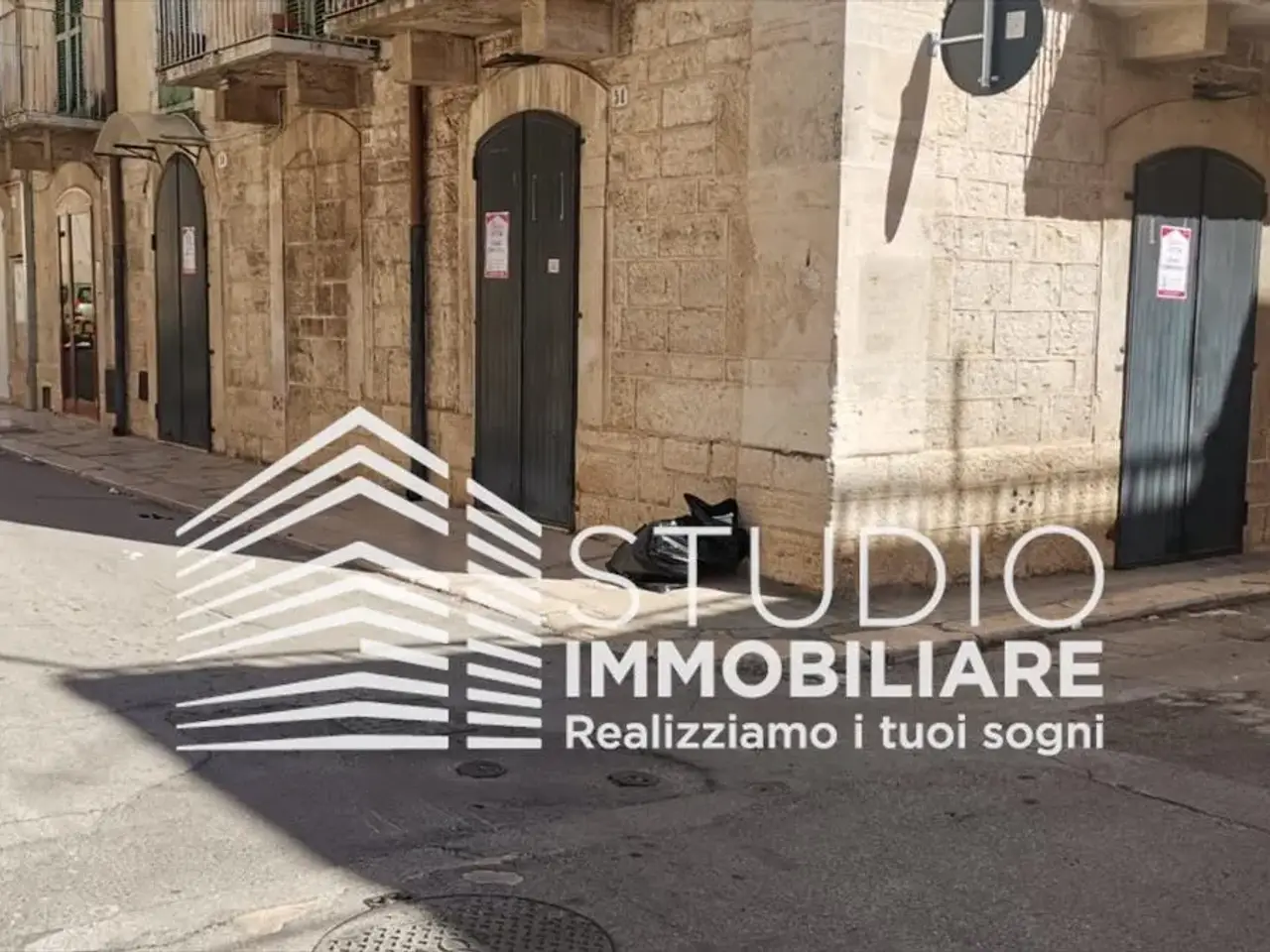 Locale commerciale in Via Amendola, Ruvo Di Puglia, {3} - Foto 1