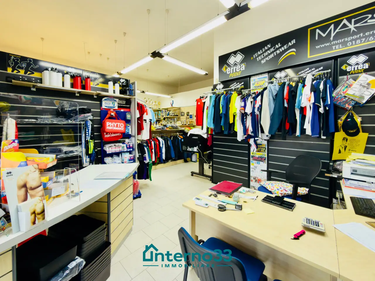 Abbigliamento in , Sarzana, {3} - Foto 2
