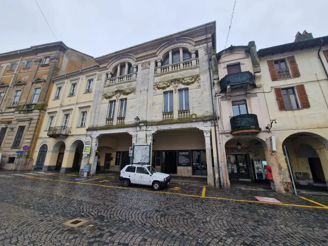 Immobile commerciale in Piazza XXXI Martiri 19, Valenza, {3} - Foto 1