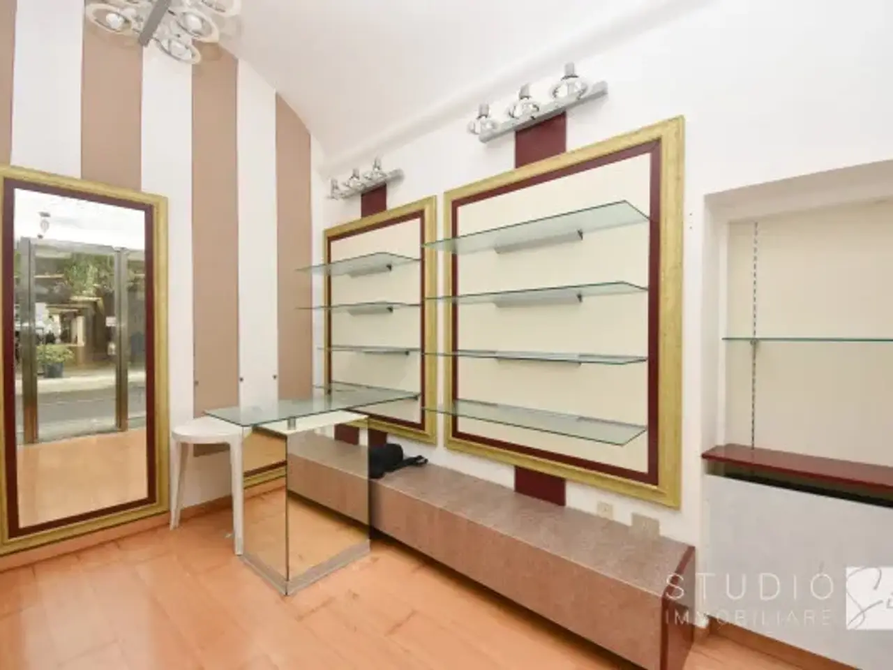 Negozio in Via della Costituzione, Pistoia, {3} - Foto 1
