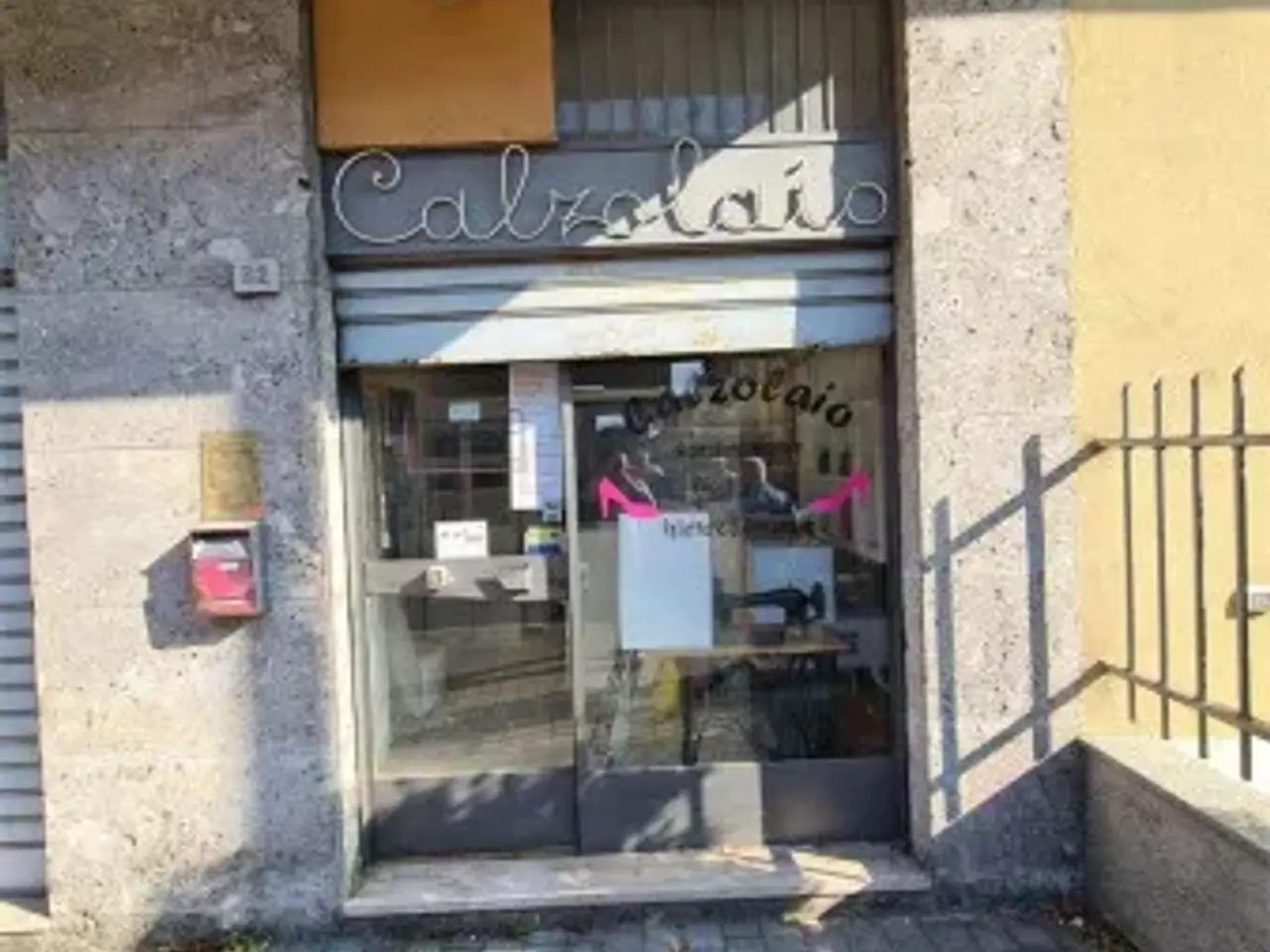 Negozio in Via Napoli 32, Varedo, {3} - Foto 1