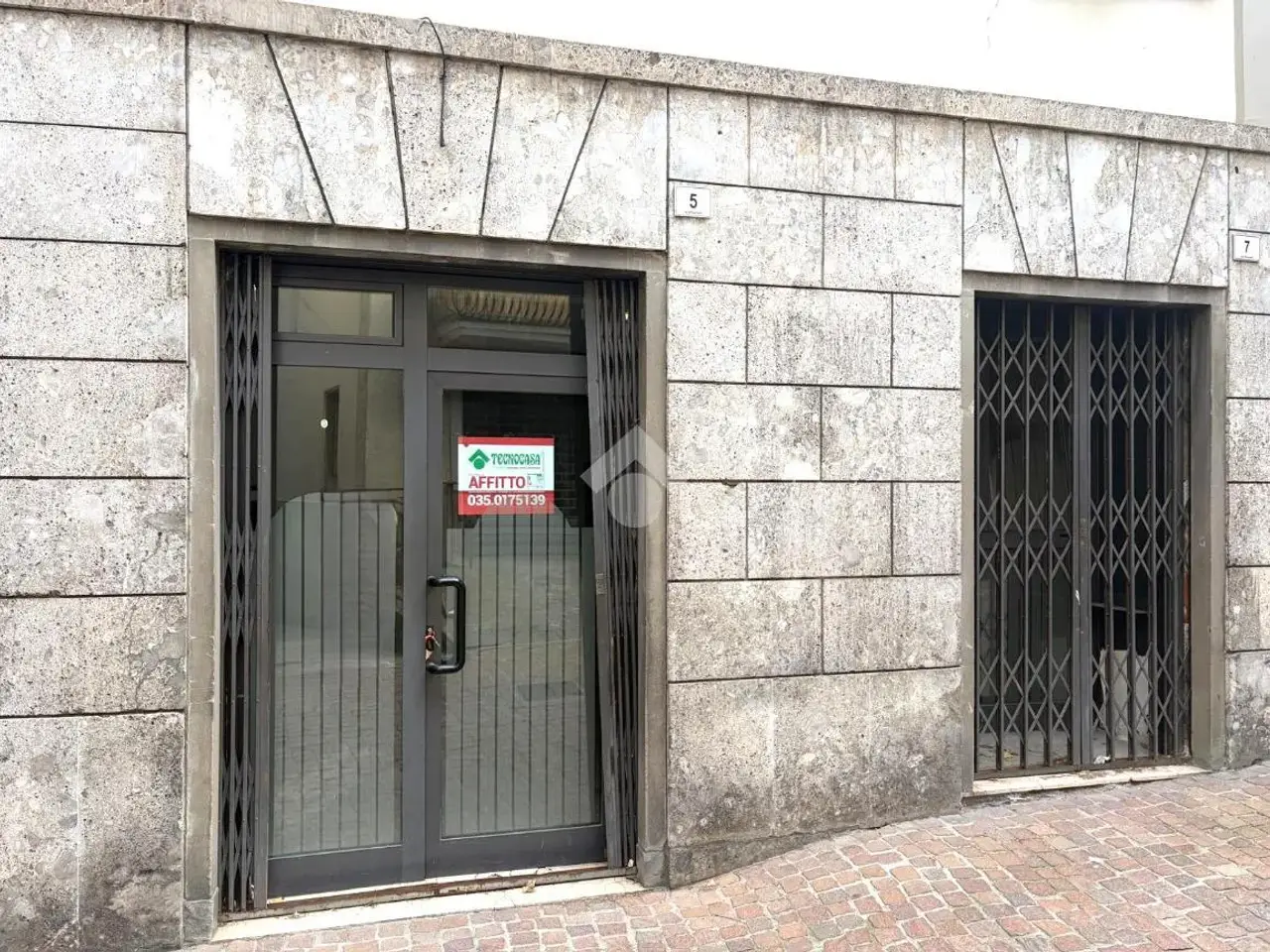 Negozio in Via Giuseppe Romelli 2, Breno, {3} - Foto 2