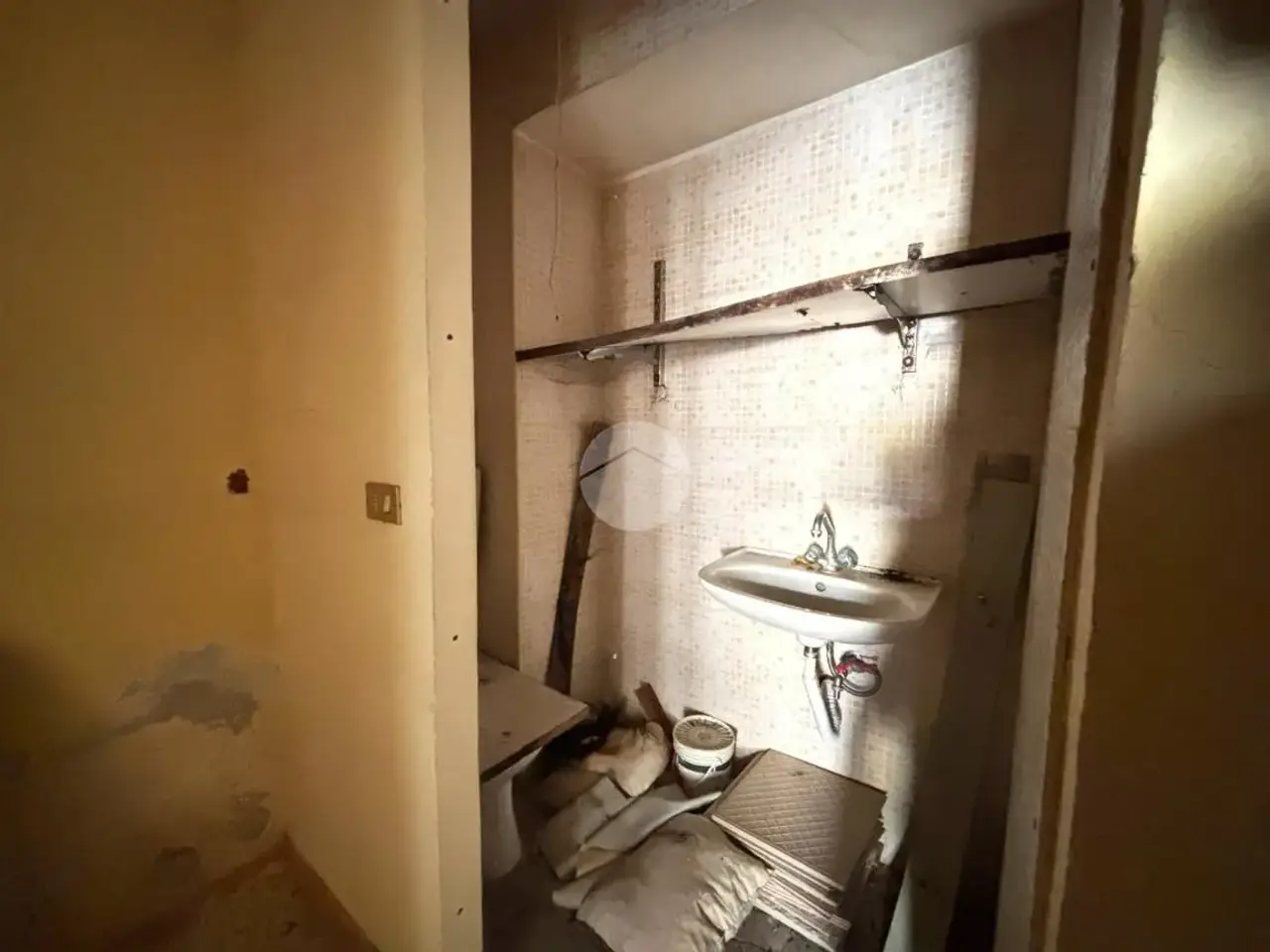 Negozio in Via Pier delle Vigne 36, Napoli, {3} - Foto 1