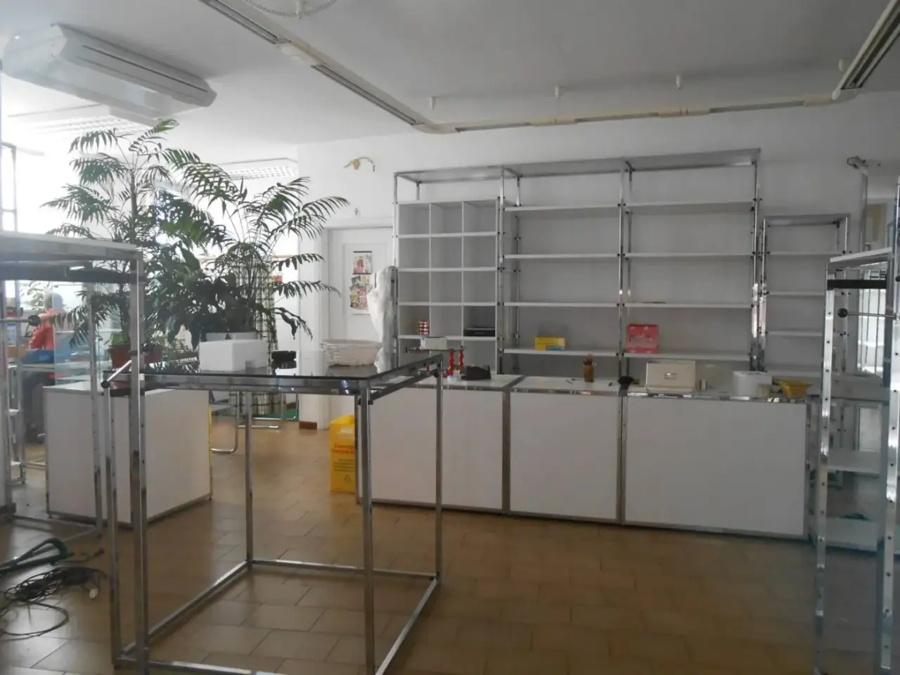 Negozio in Via Roma, 27, Valdilana, {3} - Foto 1